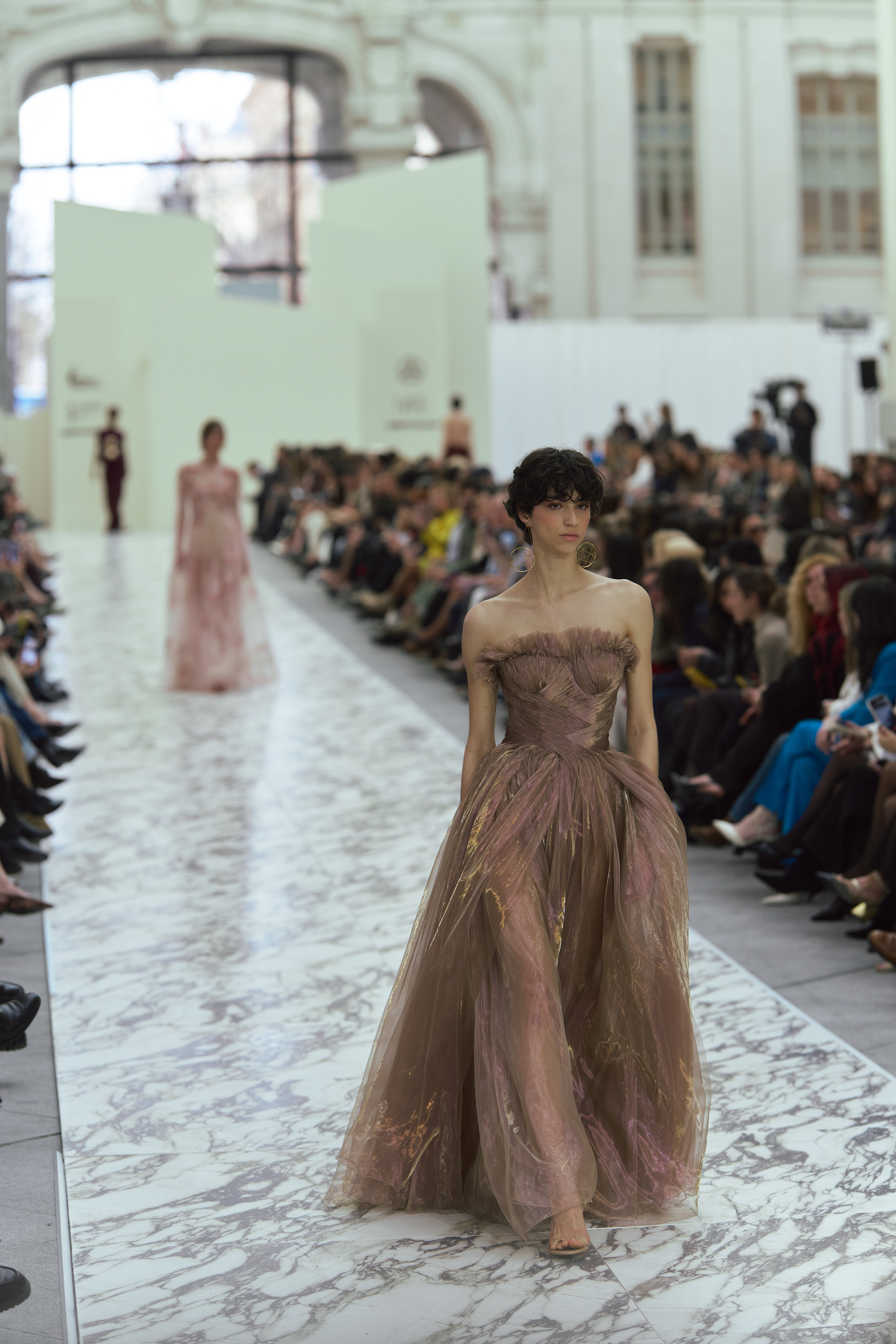 Propuesta en Madrid Fashion Week 2026, detalle de silueta y composición de look