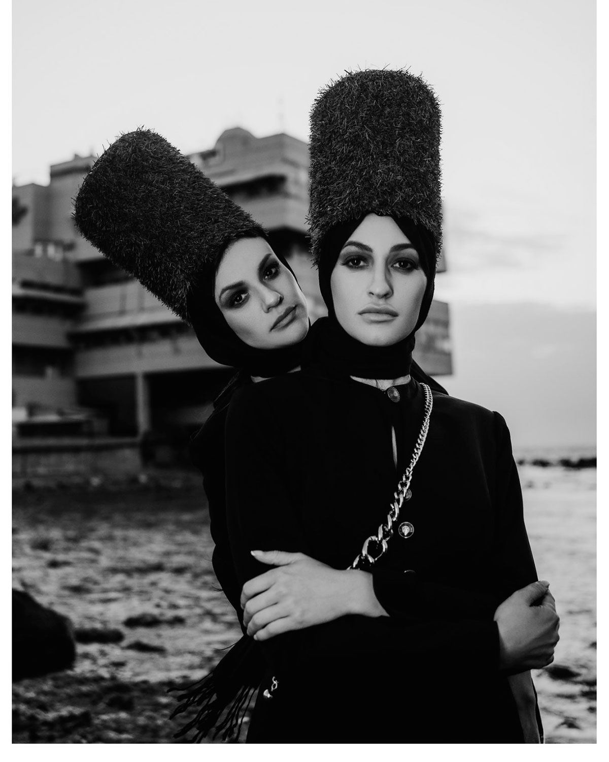 Editorial de moda PAST IMPERFECT en blanco y negro.