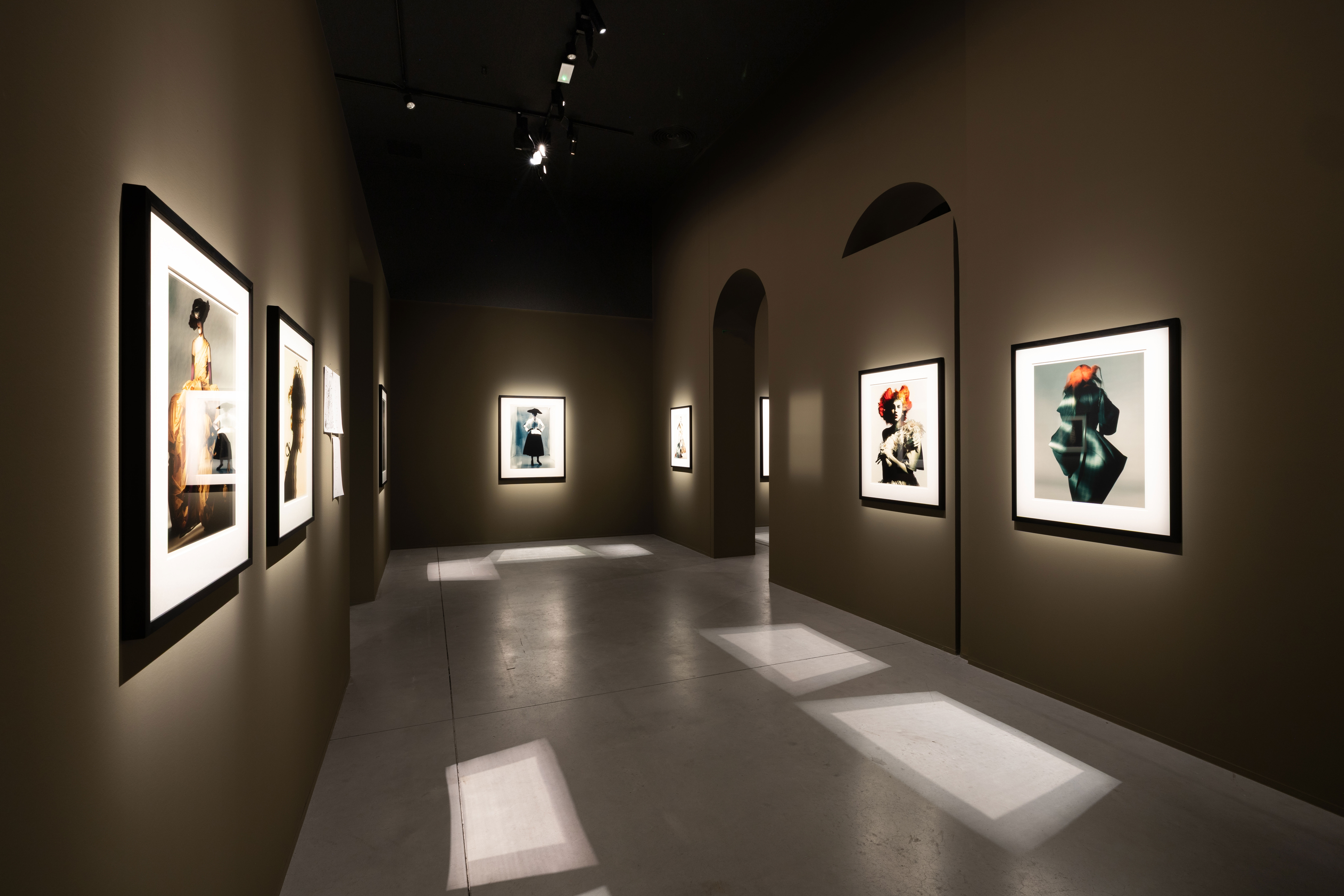 Recorrido expositivo de 'Doubts' con fotografías de Paolo Roversi