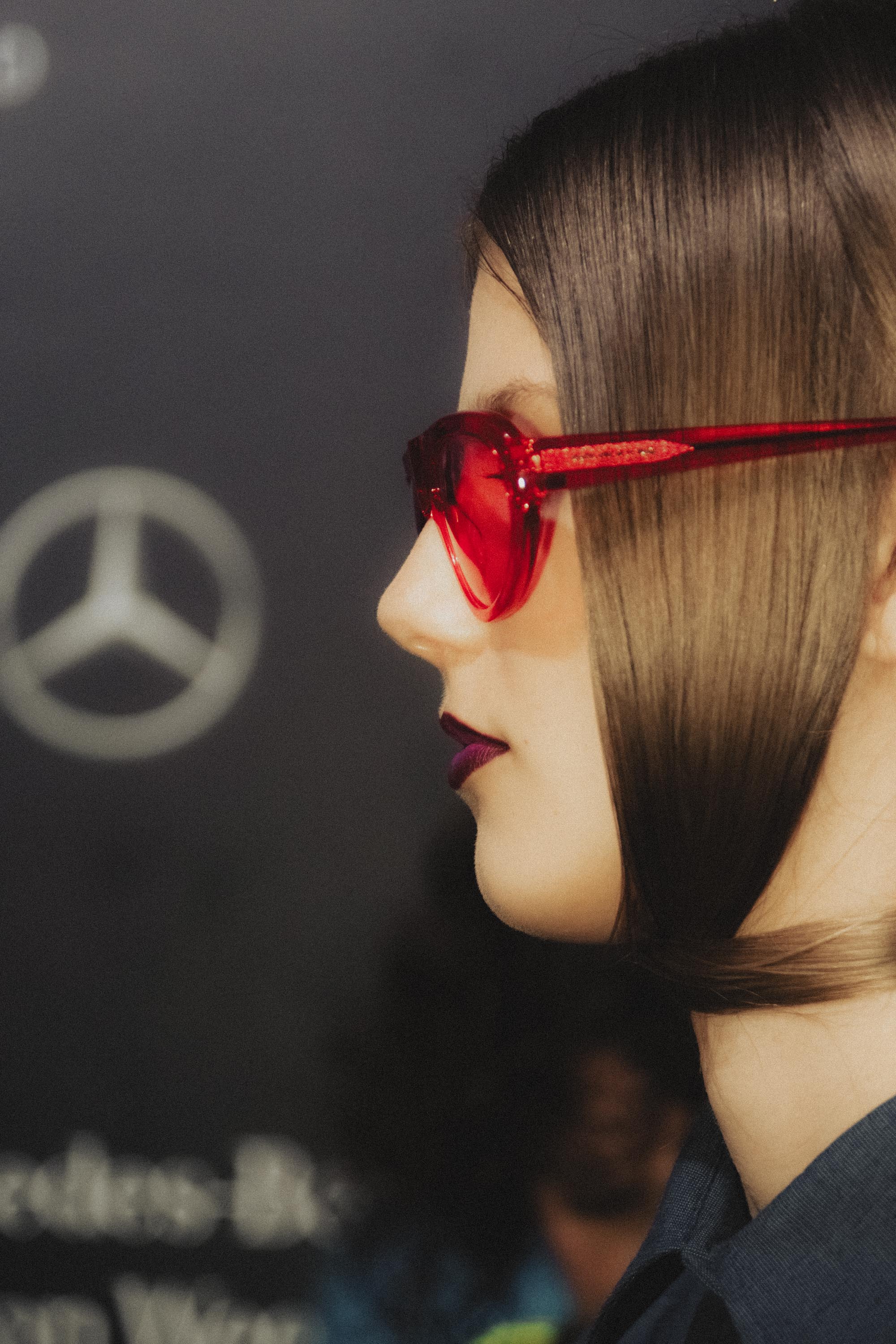 Diseño de Agatha Ruiz de la Prada en pasarela, detalle de color vibrante y estética lúdica