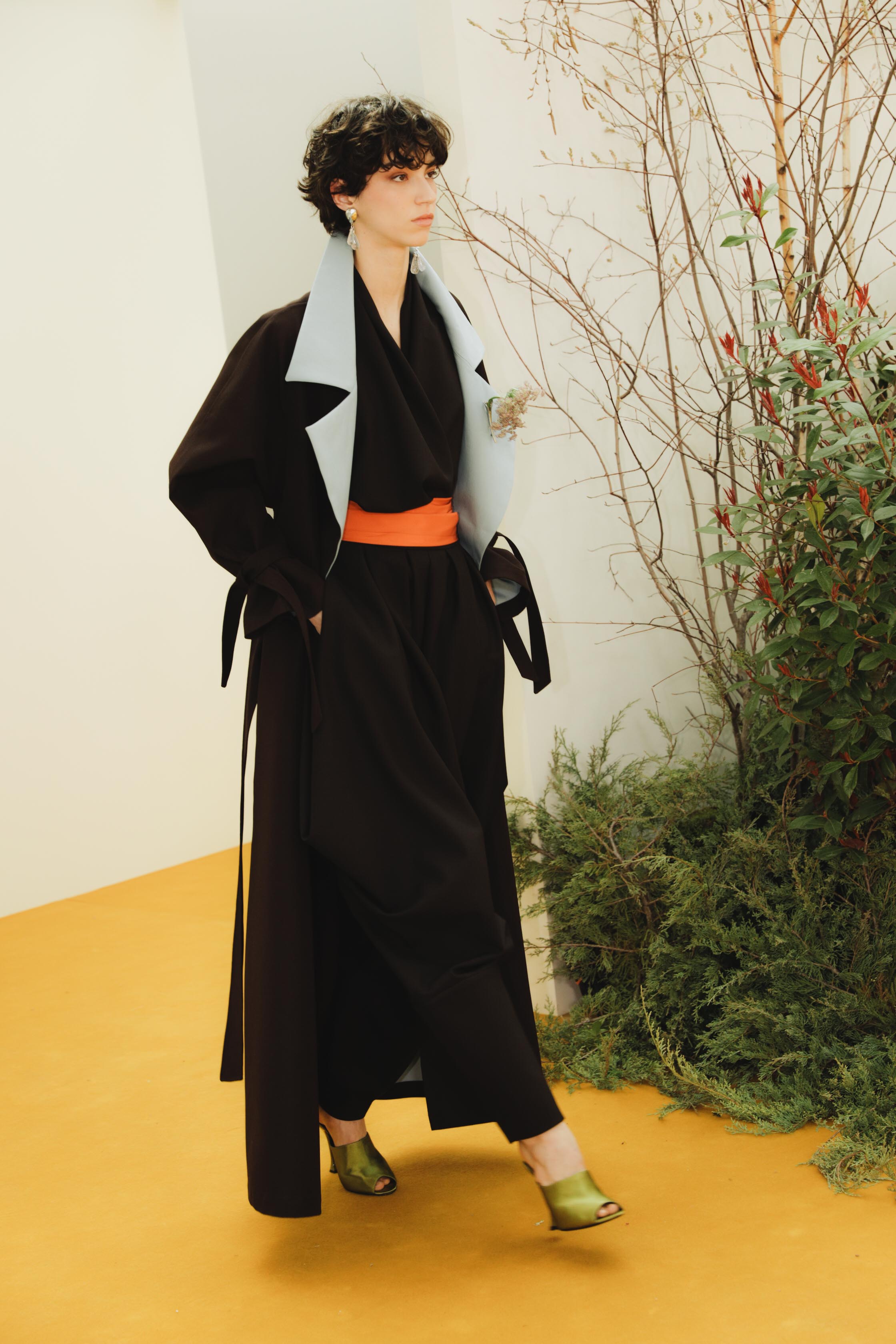 Look de Pedro del Hierro en MBFWM 2026, enfoque en textura y estructura del tejido