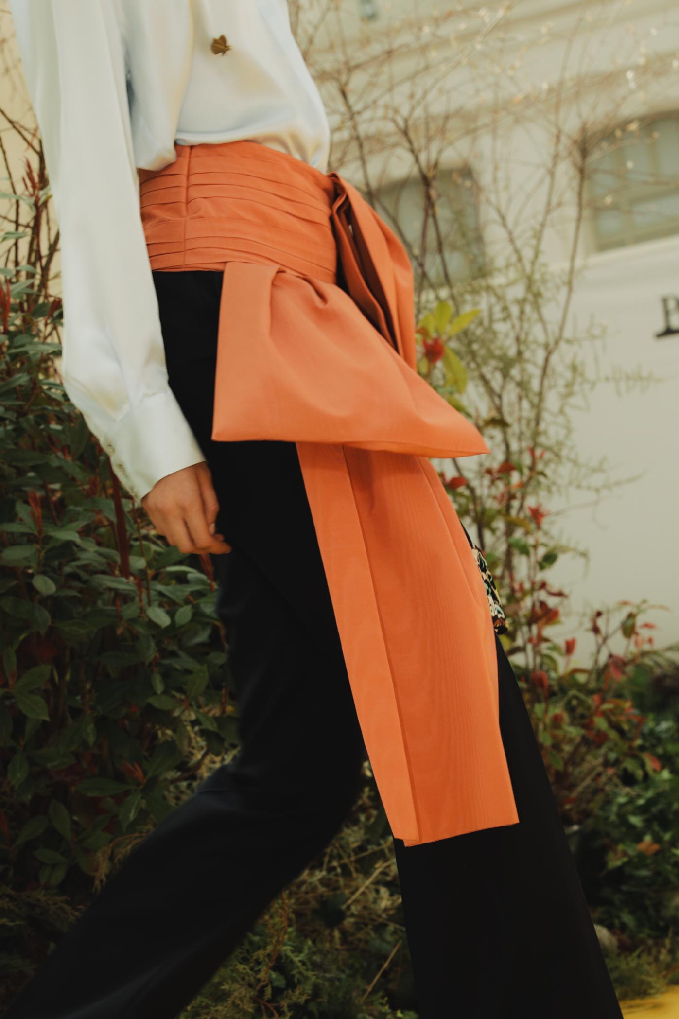 Diseño de Pedro del Hierro en MBFWM 2026, detalle de confección y elegancia clásica