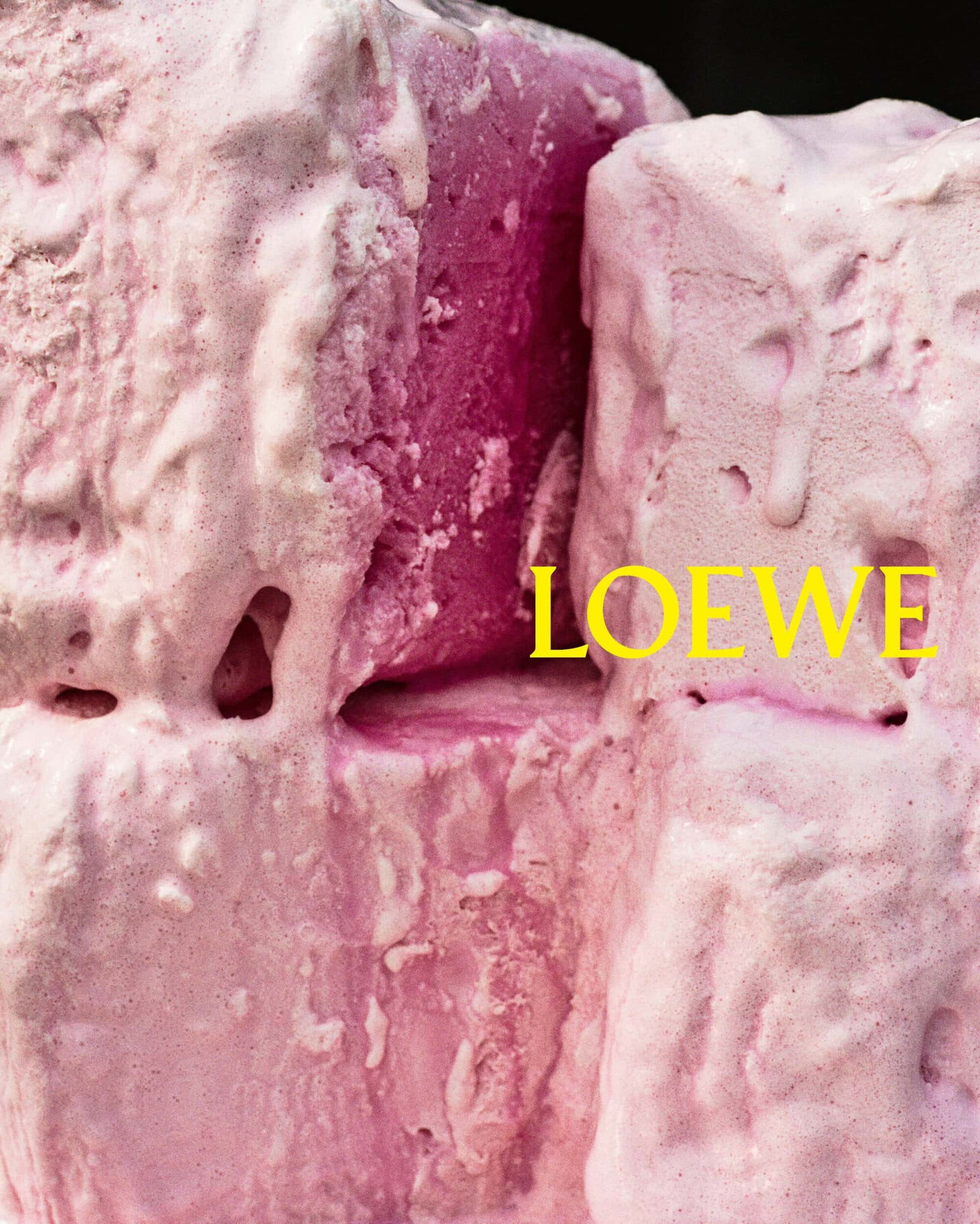 Detalle de helado derretido en bodegón de la campaña Pre-Fall 2026 de Loewe