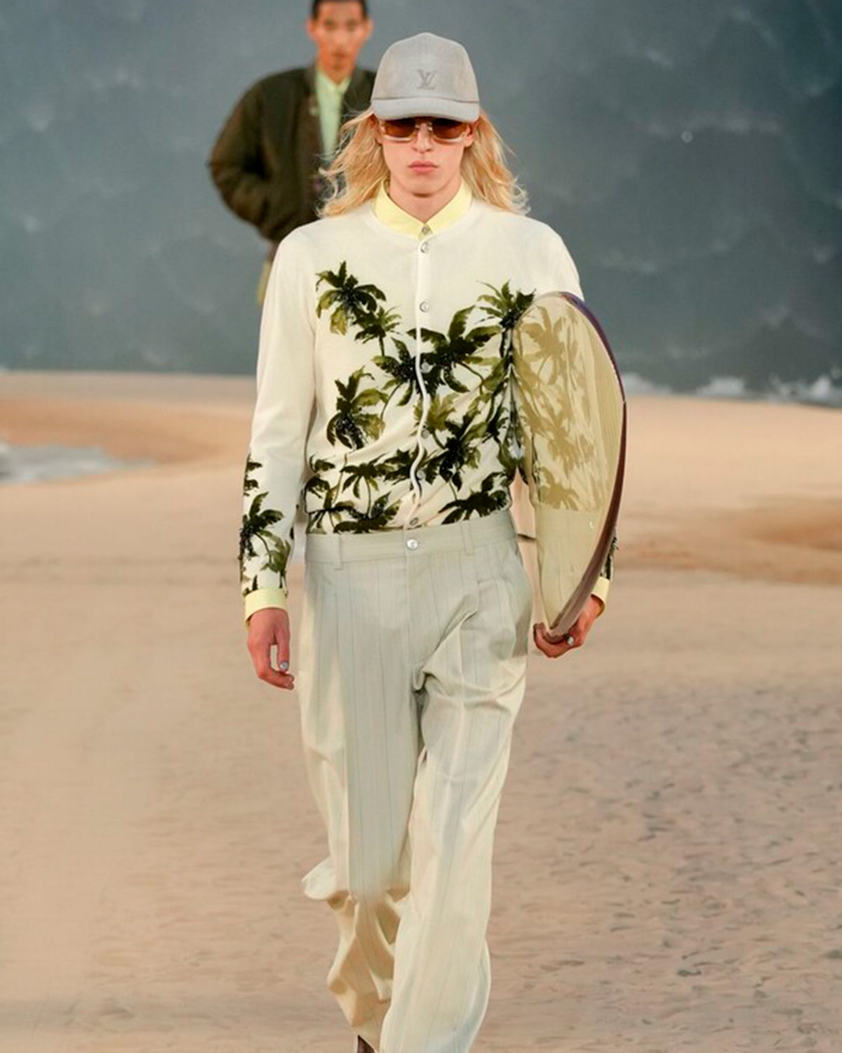 Desfile de Louis Vuitton Hombre SS27 en París, inspirado en la cultura del surf y el movimiento del océano