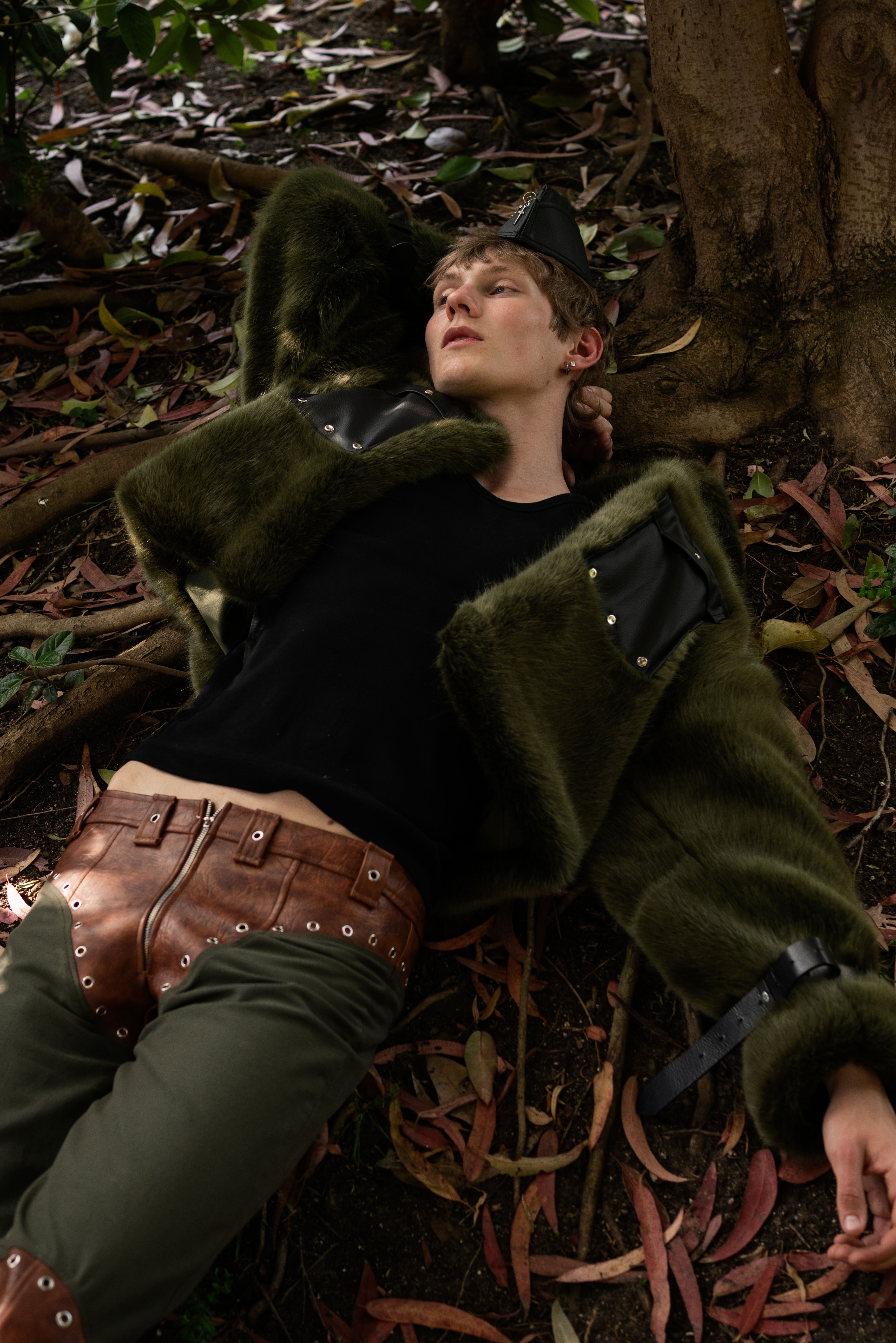 Detalle del total look de GE DE ROSA en la editorial Fields of Neverland