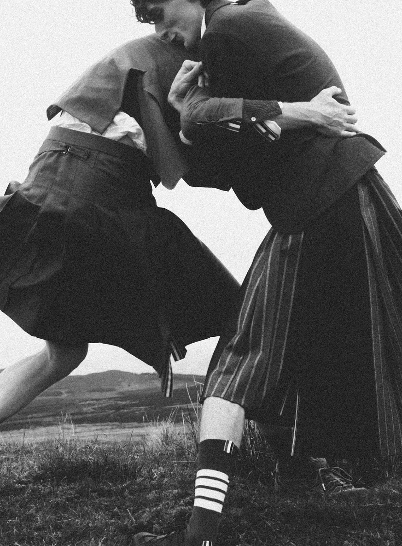 Escena de la campaña Homeward de Thom Browne durante el camino de regreso a casa.